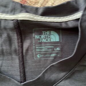 The North Face Women's V-neck Workout Top Size Large